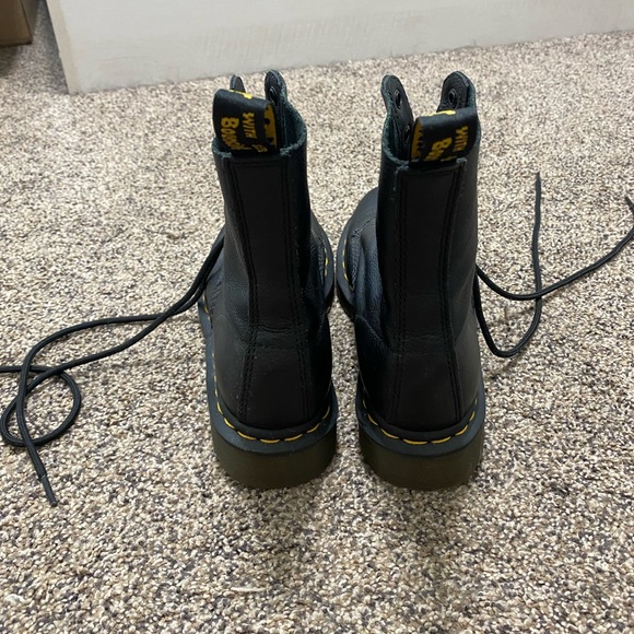 Dr. Marten lase up boots - Picture 4 of 5